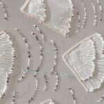 Broderie main avec des applications